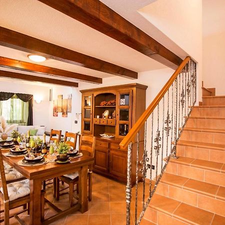 Holiday House Alex Ровин Екстериор снимка